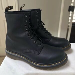 Dr. Marten 1460 Smooth Lace-Up Boots